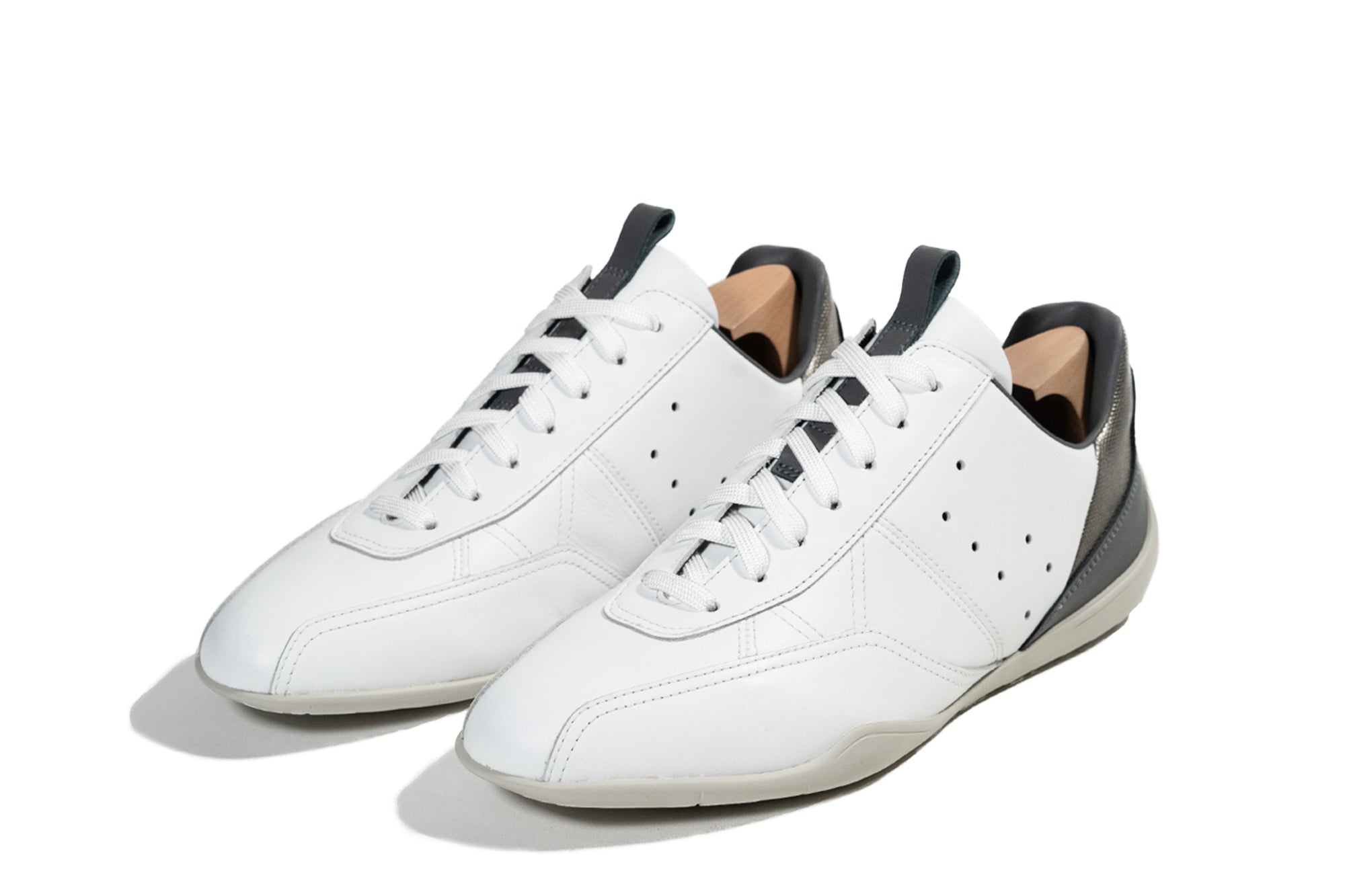 スピアヘッド シティホワイト & ナルドグレー