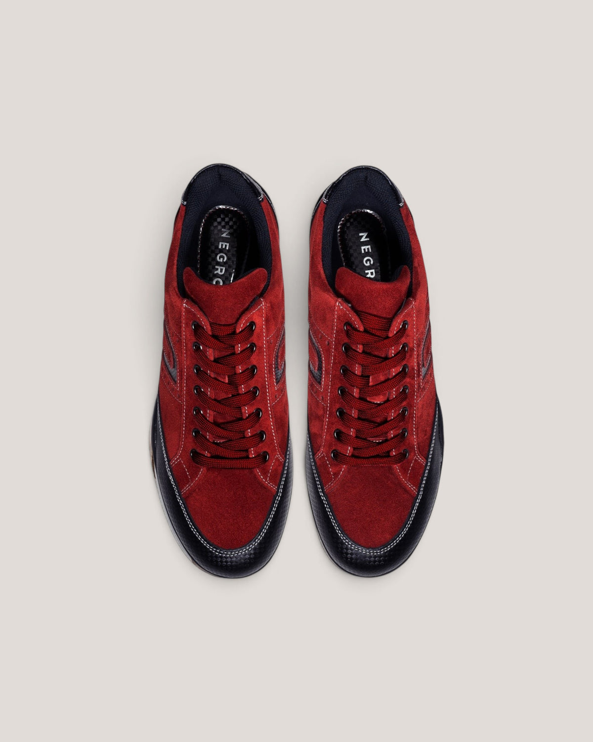 NEGRONI WEB STOREのANIMA EVOイグニションレッド。鮮やかな赤のシュリンクレザーと黒のカーボン素材を組み合わせた、ワイドフィットのドライビングシューズ。