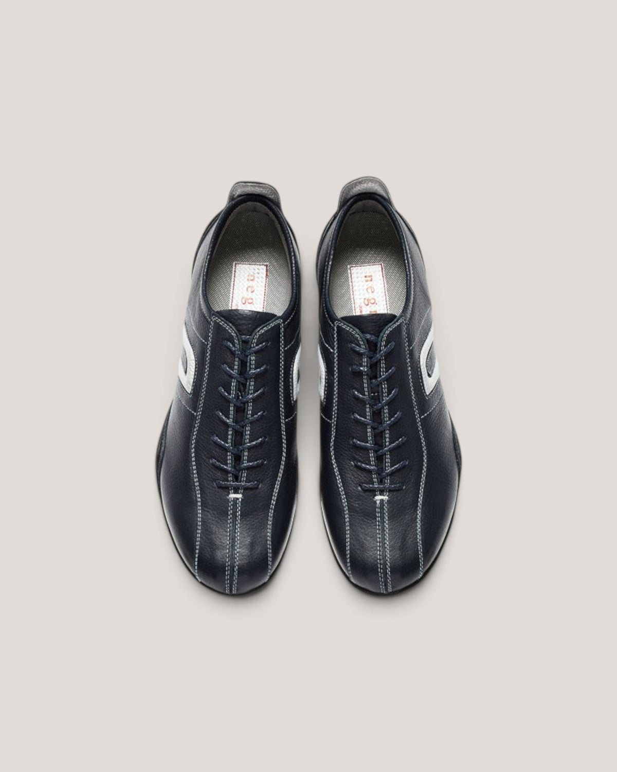 NEGRONI WEB STOREのイデア ブルー&シルバー。撥水レザーを使用した3Eワイドラストの定番ドライビングシューズ。
