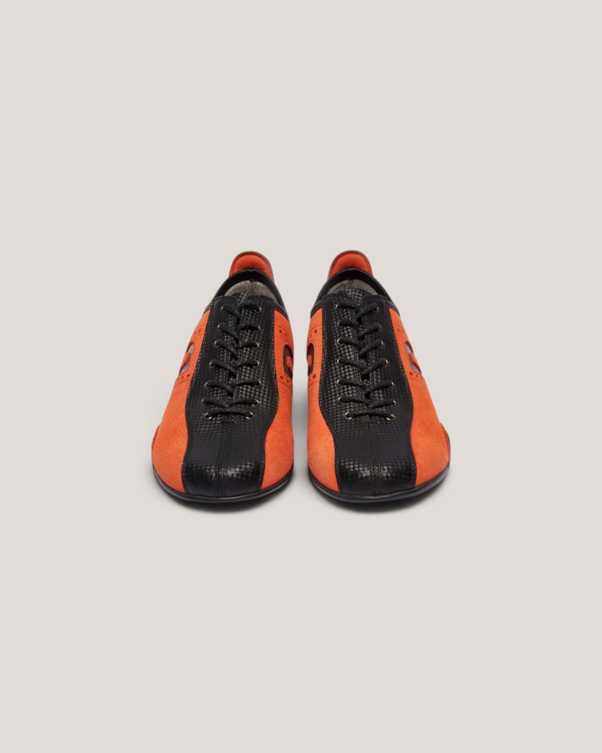 NEGRONI WEB STOREのイデアコルサ トスカーナオレンジ。鮮やかなオレンジのスエードと黒のカーボン調レザーを組み合わせたスポーツドライビングシューズ。