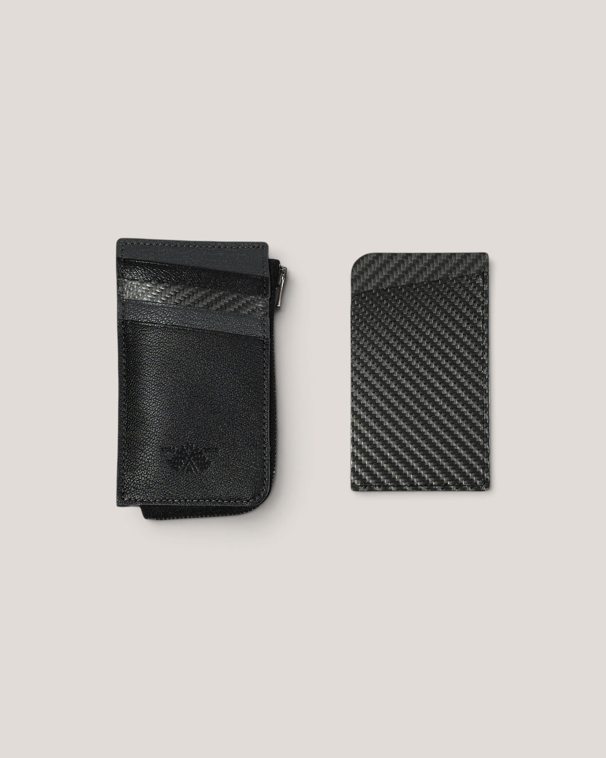 NEGRONI WEB STOREのレーシングストライプウォレット。フランス製ゴートレザーとカーボンファイバー製パーティションを備えたブラックのスマートな財布。