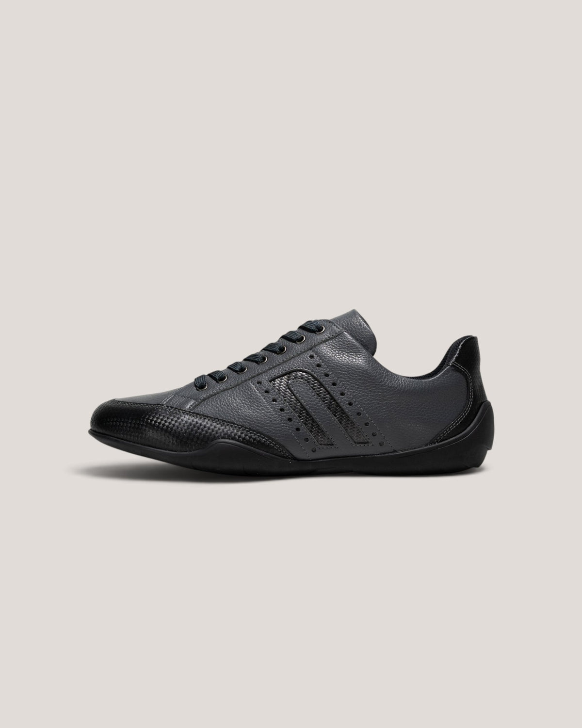 NEGRONI WEB STOREのANIMA EVOデイトナグレー。シュリンクレザーとカーボンファイバーを使用したワイドフィットのドライビングシューズ。