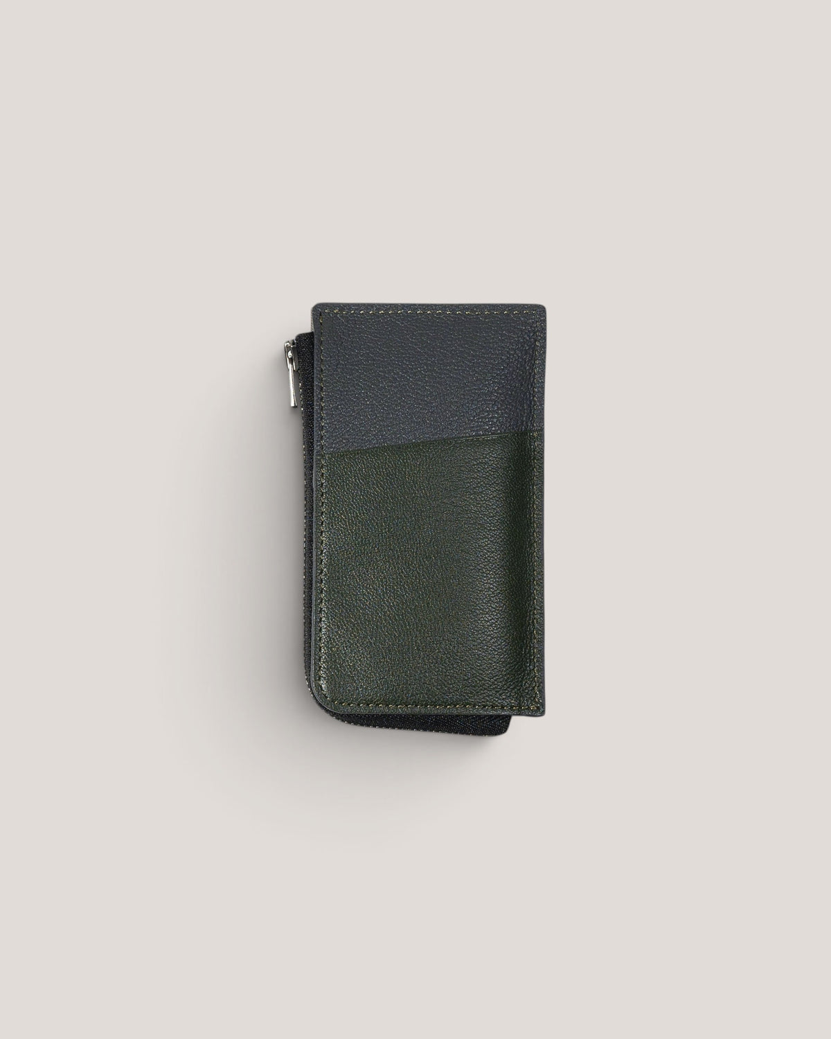 NEGRONI WEB STOREのハンターグリーンとダークグレーのバイカラーが特徴的なフランス製ゴートレザーのスマートウォレット