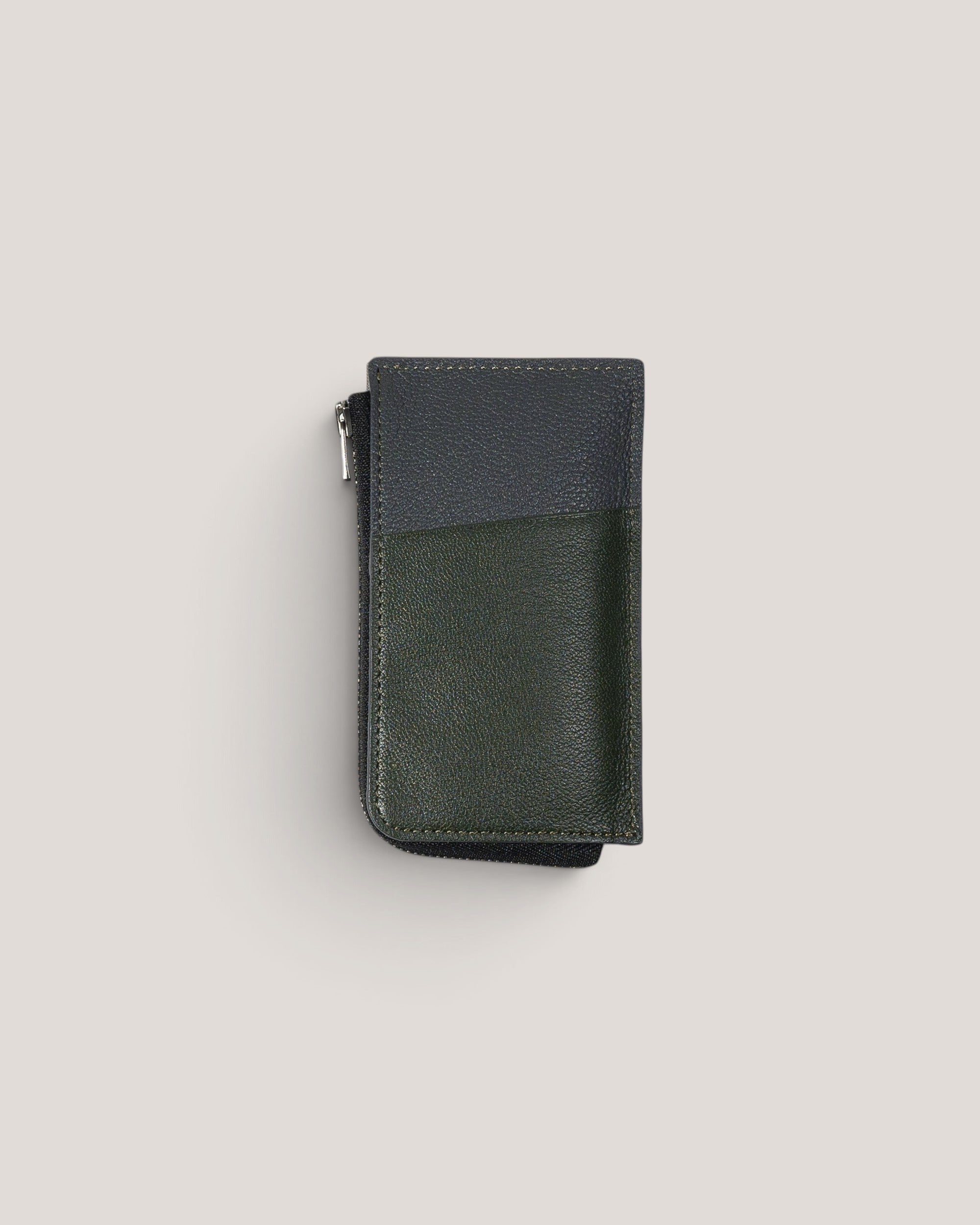 NEGRONI WEB STOREのハンターグリーンとダークグレーのバイカラーが特徴的なフランス製ゴートレザーのスマートウォレット