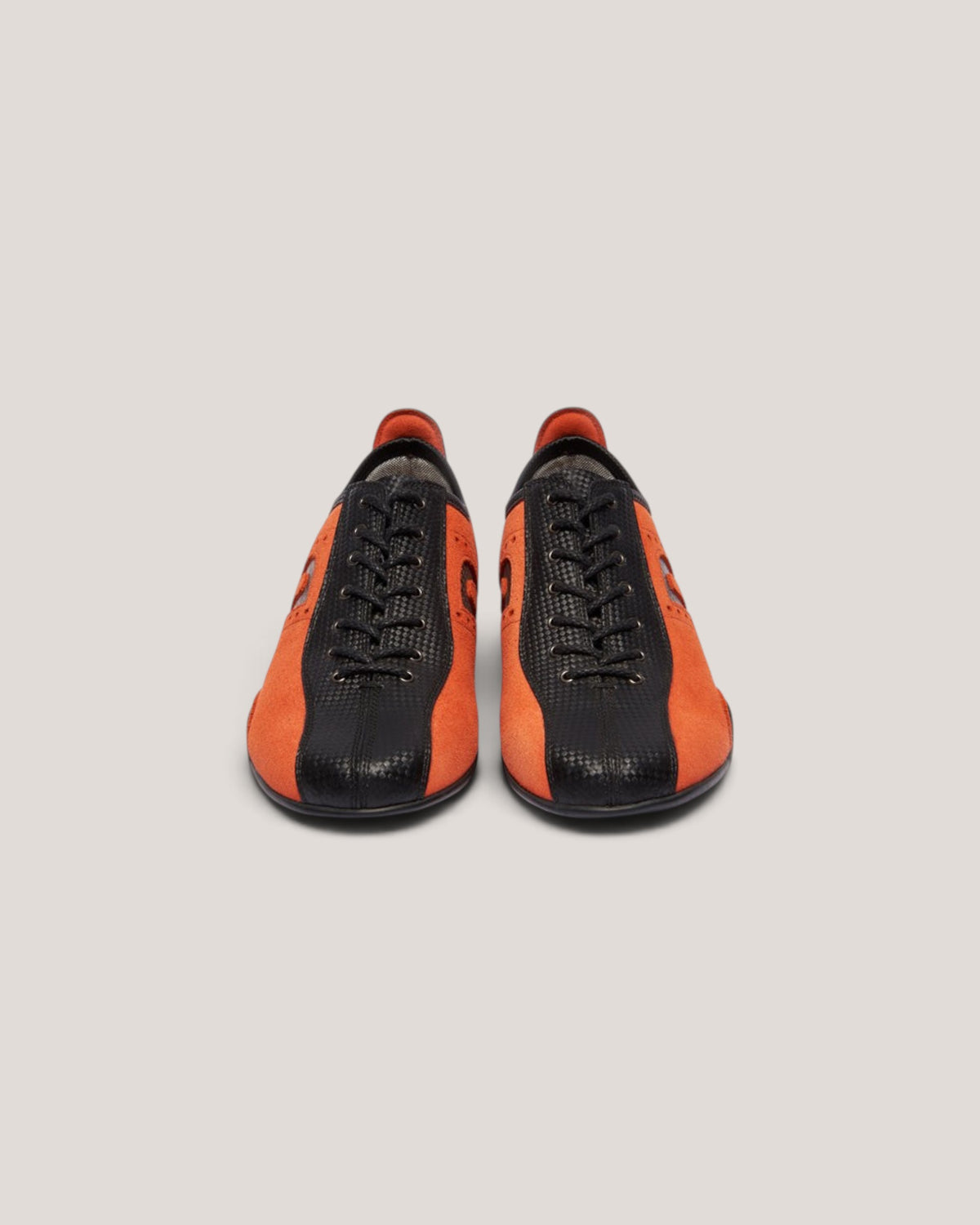 NEGRONI WEB STOREのイデアコルサ トスカーナオレンジ。鮮やかなオレンジのスエードと黒のカーボン調レザーを組み合わせたスポーツドライビングシューズ。